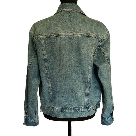 Old Navy Women’s Relaxed Fit Denim Jacket Size Medium - Picture 2 of 7